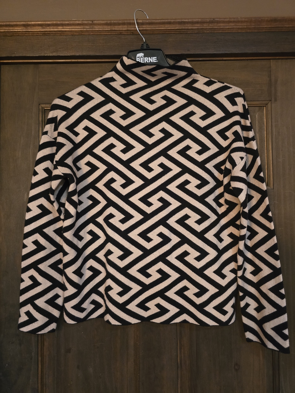 O Carmen Marc Valvo Black & Cream Geometric Turtleneck Sweater Medium
